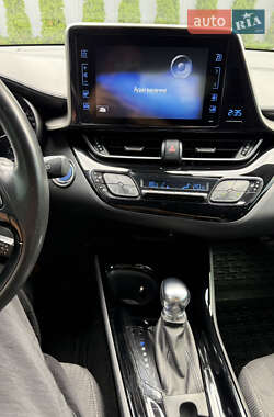 Внедорожник / Кроссовер Toyota C-HR 2019 в 