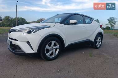 Внедорожник / Кроссовер Toyota C-HR 2018 в 