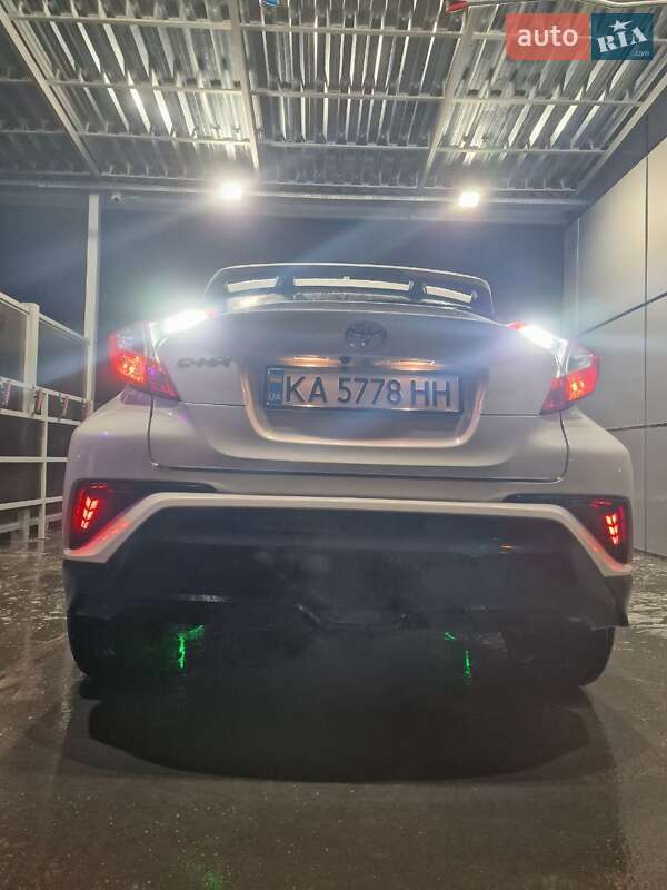 Внедорожник / Кроссовер Toyota C-HR 2019 в Киеве