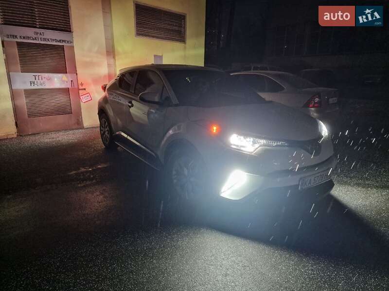 Внедорожник / Кроссовер Toyota C-HR 2019 в Киеве