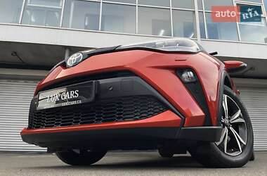 Позашляховик / Кросовер Toyota C-HR 2020 в 