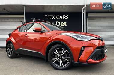 Позашляховик / Кросовер Toyota C-HR 2020 в 