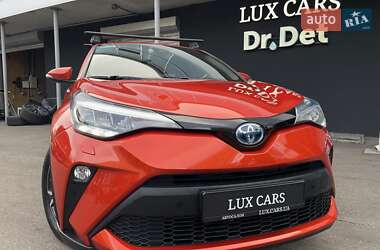 Позашляховик / Кросовер Toyota C-HR 2020 в 