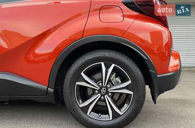 Позашляховик / Кросовер Toyota C-HR 2020 в 