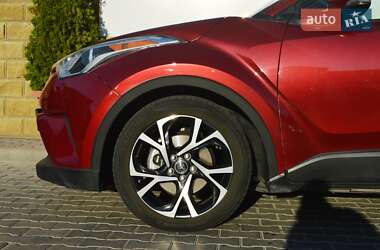 Позашляховик / Кросовер Toyota C-HR 2017 в 