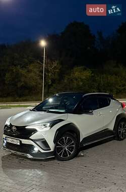 Внедорожник / Кроссовер Toyota C-HR 2016 в Тернополе