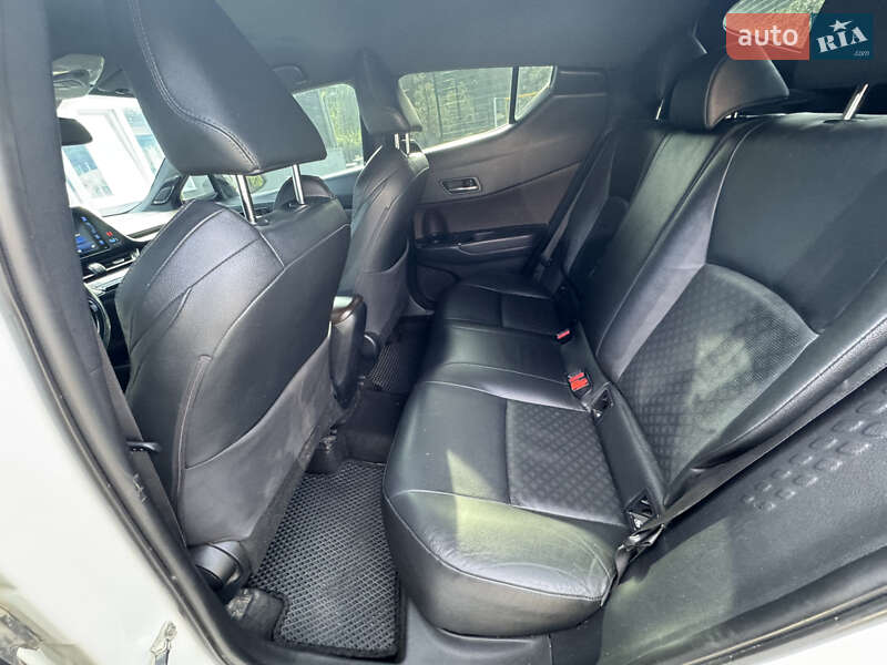 Внедорожник / Кроссовер Toyota C-HR 2017 в Макарове