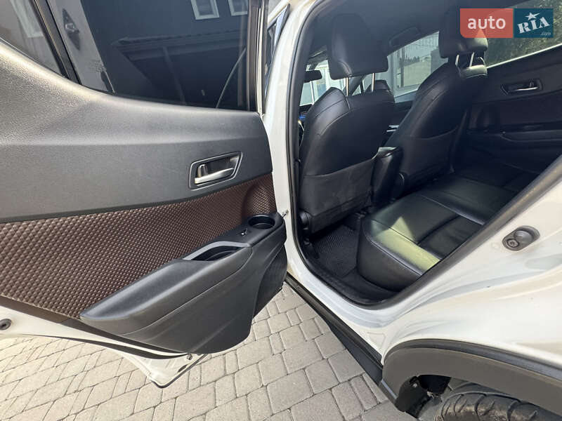 Внедорожник / Кроссовер Toyota C-HR 2017 в Макарове