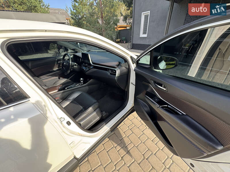 Внедорожник / Кроссовер Toyota C-HR 2017 в Макарове