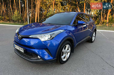 Внедорожник / Кроссовер Toyota C-HR 2016 в 