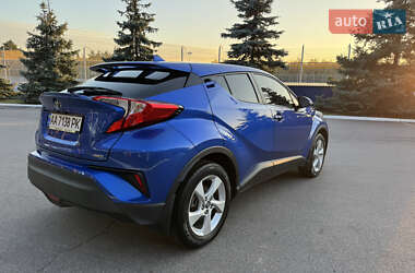 Внедорожник / Кроссовер Toyota C-HR 2016 в 