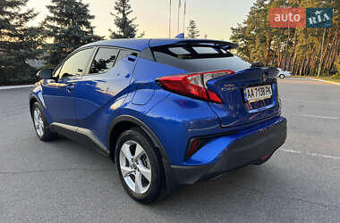 Внедорожник / Кроссовер Toyota C-HR 2016 в 