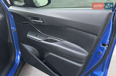 Внедорожник / Кроссовер Toyota C-HR 2016 в 
