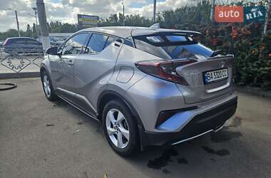 Внедорожник / Кроссовер Toyota C-HR 2019 в 