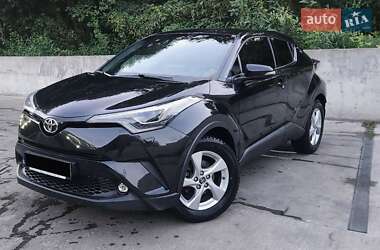 Позашляховик / Кросовер Toyota C-HR 2016 в Києві