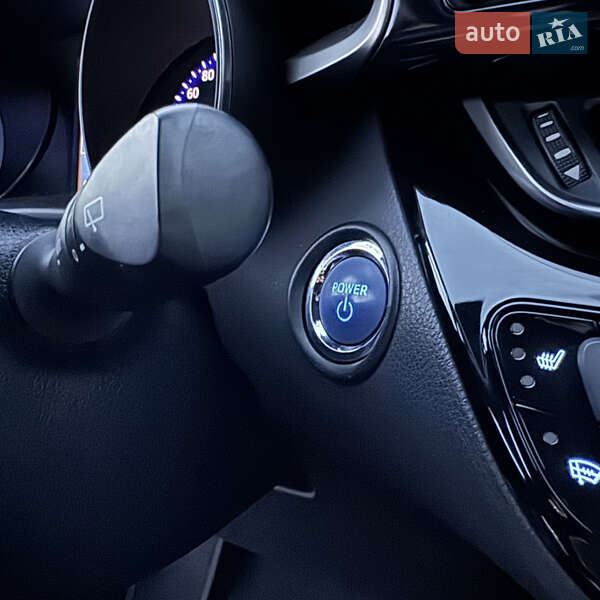 Внедорожник / Кроссовер Toyota C-HR 2018 в Киеве