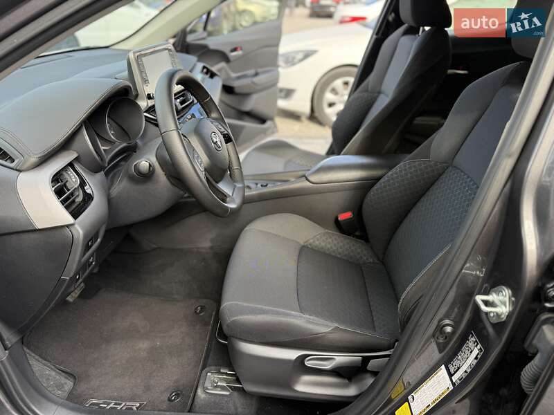 Позашляховик / Кросовер Toyota C-HR 2021 в Дніпрі