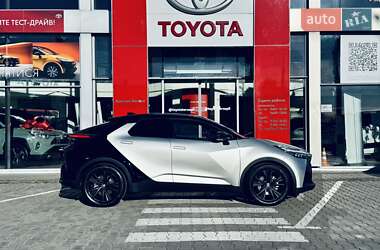Внедорожник / Кроссовер Toyota C-HR 2024 в 