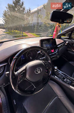 Позашляховик / Кросовер Toyota C-HR 2017 в  фото 11 Позашляховик / Кросовер Toyota C-HR 2017 в