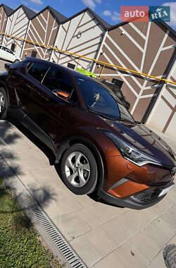 Позашляховик / Кросовер Toyota C-HR 2017 в  фото 15 Позашляховик / Кросовер Toyota C-HR 2017 в