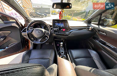 Позашляховик / Кросовер Toyota C-HR 2017 в  фото 23 Позашляховик / Кросовер Toyota C-HR 2017 в