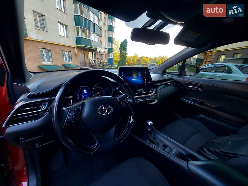 Позашляховик / Кросовер Toyota C-HR 2017 в Сумах