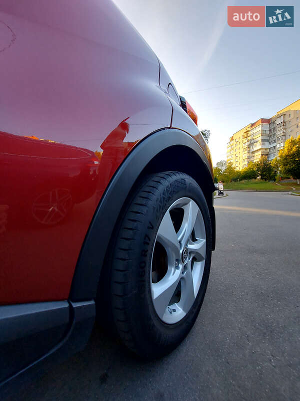 Позашляховик / Кросовер Toyota C-HR 2017 в Сумах