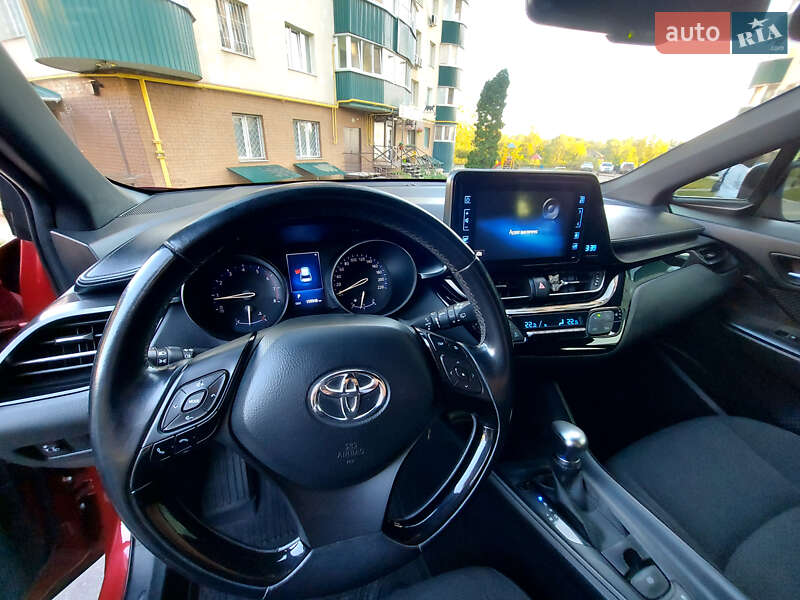 Позашляховик / Кросовер Toyota C-HR 2017 в Сумах