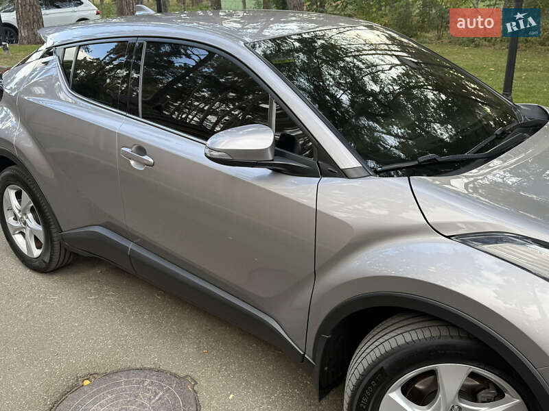 Внедорожник / Кроссовер Toyota C-HR 2018 в Чернигове
