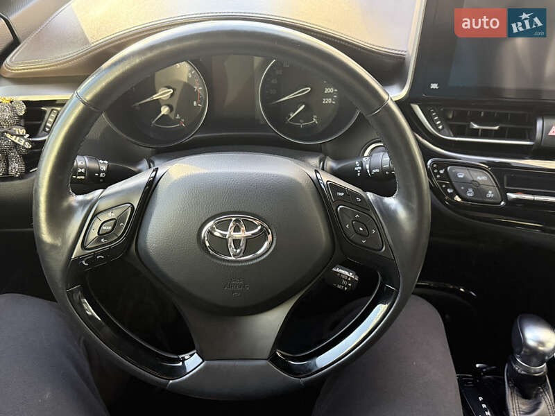 Внедорожник / Кроссовер Toyota C-HR 2018 в Чернигове