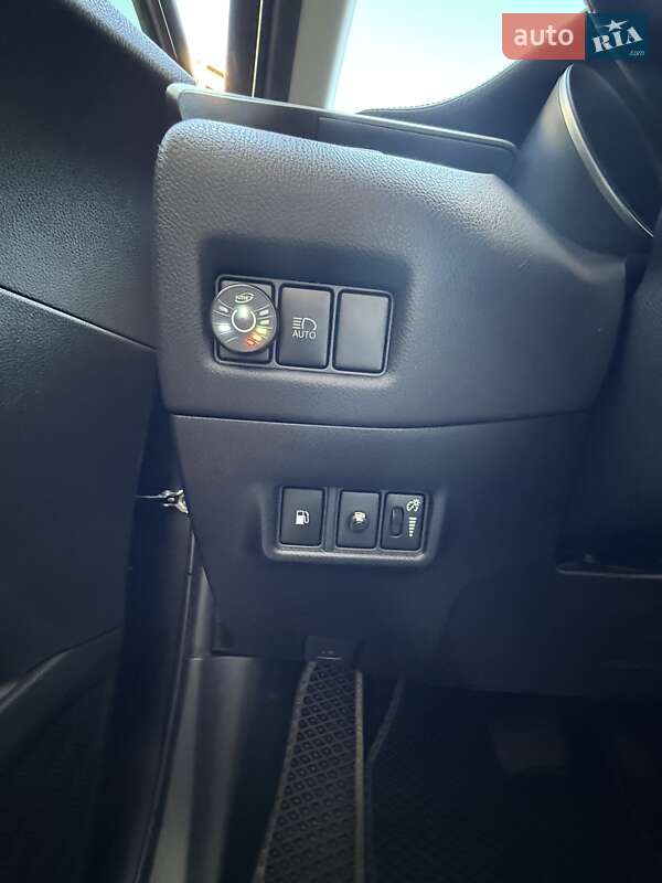 Позашляховик / Кросовер Toyota C-HR 2019 в Києві фото 26 Позашляховик / Кросовер Toyota C-HR 2019 в Києві