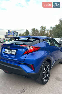 Внедорожник / Кроссовер Toyota C-HR 2017 в 