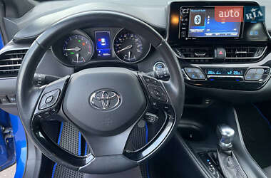 Внедорожник / Кроссовер Toyota C-HR 2017 в 