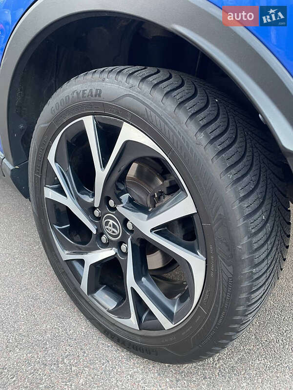 Позашляховик / Кросовер Toyota C-HR 2017 в Софіївській Борщагівці