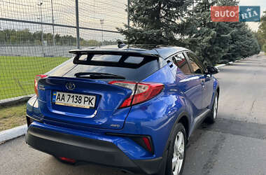 Внедорожник / Кроссовер Toyota C-HR 2016 в 