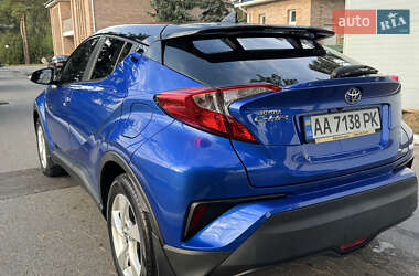 Внедорожник / Кроссовер Toyota C-HR 2016 в 