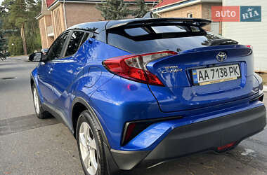 Внедорожник / Кроссовер Toyota C-HR 2016 в 