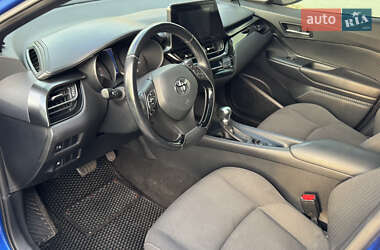 Внедорожник / Кроссовер Toyota C-HR 2016 в 