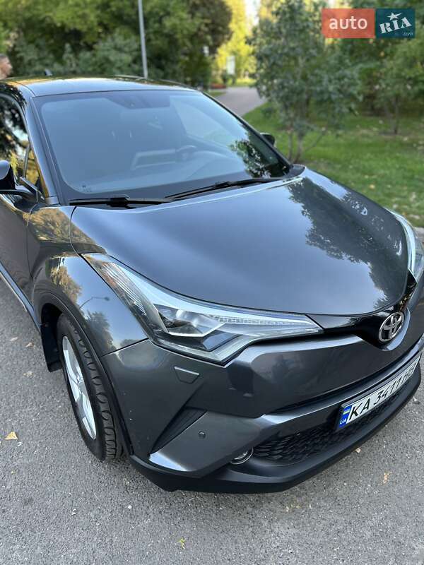 Внедорожник / Кроссовер Toyota C-HR 2017 в Киеве фото 4 Внедорожник / Кроссовер Toyota C-HR 2017 в Киеве