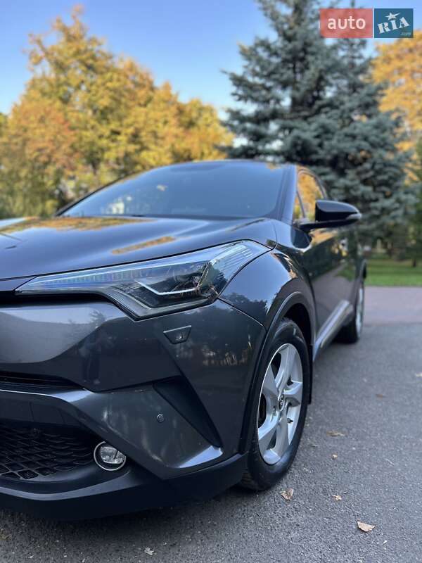 Внедорожник / Кроссовер Toyota C-HR 2017 в Киеве фото 13 Внедорожник / Кроссовер Toyota C-HR 2017 в Киеве
