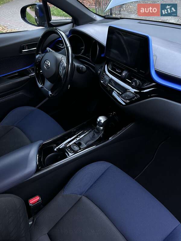 Внедорожник / Кроссовер Toyota C-HR 2017 в Киеве фото 18 Внедорожник / Кроссовер Toyota C-HR 2017 в Киеве