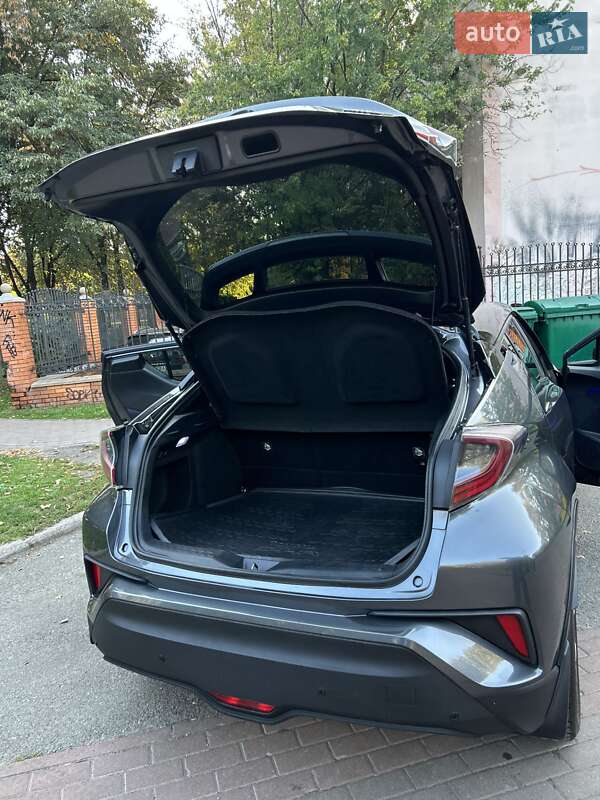 Внедорожник / Кроссовер Toyota C-HR 2017 в Киеве фото 23 Внедорожник / Кроссовер Toyota C-HR 2017 в Киеве