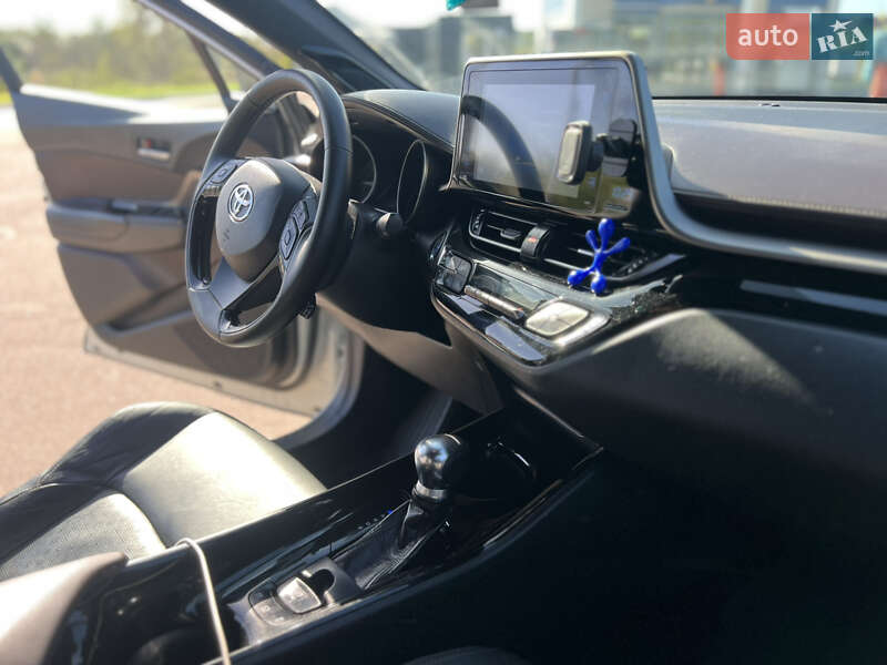 Внедорожник / Кроссовер Toyota C-HR 2018 в Львове