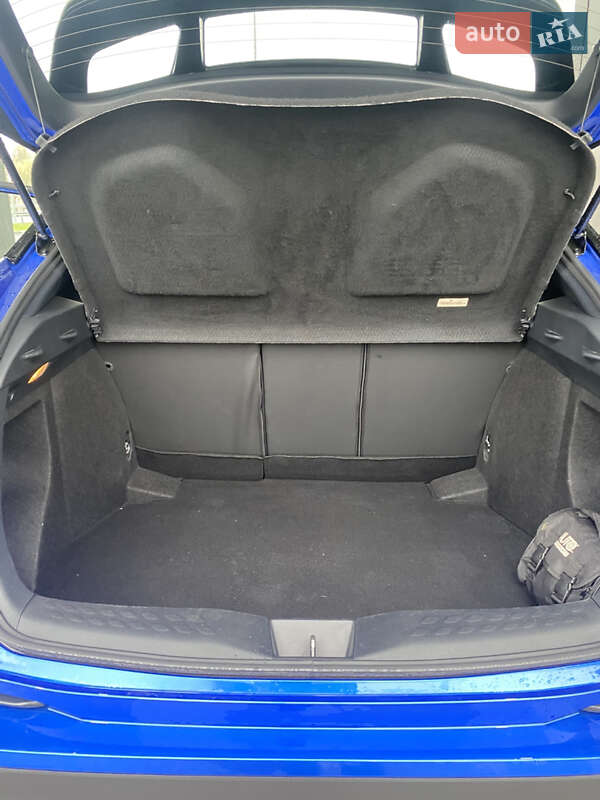 Внедорожник / Кроссовер Toyota C-HR 2019 в Киеве