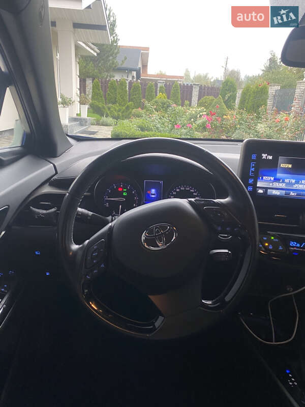 Внедорожник / Кроссовер Toyota C-HR 2019 в Киеве