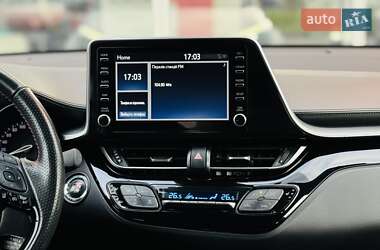 Внедорожник / Кроссовер Toyota C-HR 2021 в 