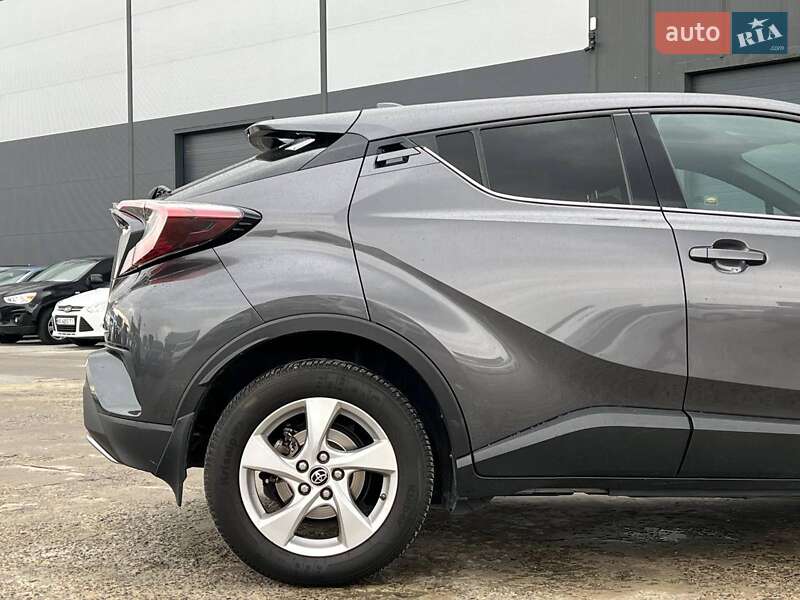 Внедорожник / Кроссовер Toyota C-HR 2017 в Львове
