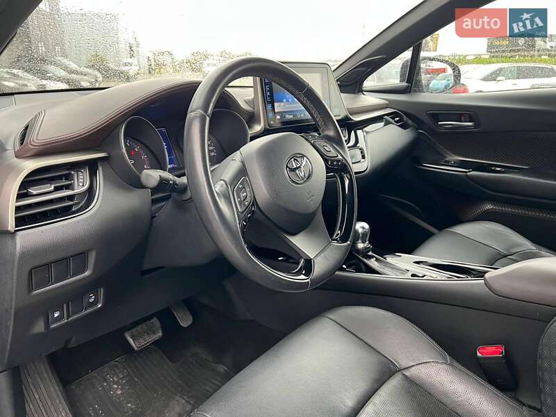 Внедорожник / Кроссовер Toyota C-HR 2017 в Львове