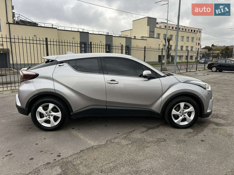 Внедорожник / Кроссовер Toyota C-HR 2017 в Киеве фото 3 Внедорожник / Кроссовер Toyota C-HR 2017 в Киеве