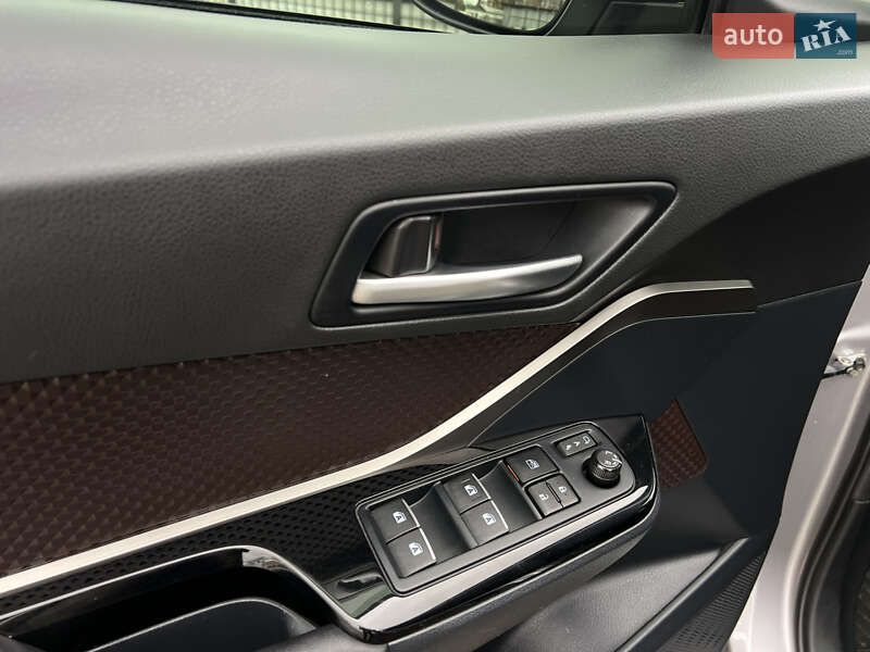 Внедорожник / Кроссовер Toyota C-HR 2017 в Киеве фото 17 Внедорожник / Кроссовер Toyota C-HR 2017 в Киеве